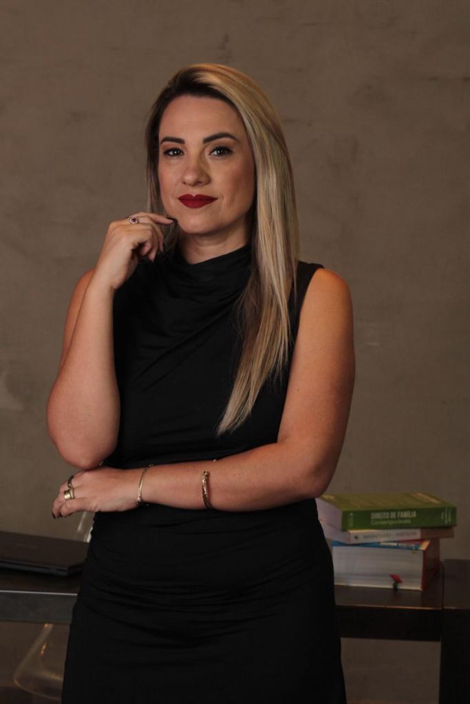 Dra. Graciele Derk no Escritório